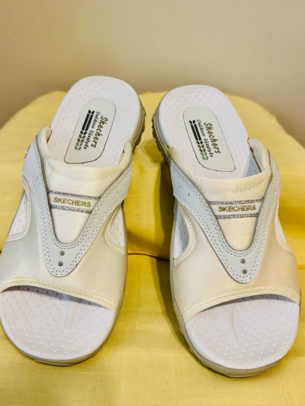 Skechers SZ 7.5 Women’s White Leather Fabric Slip On Y2K Sandals Shoes Boho VTG